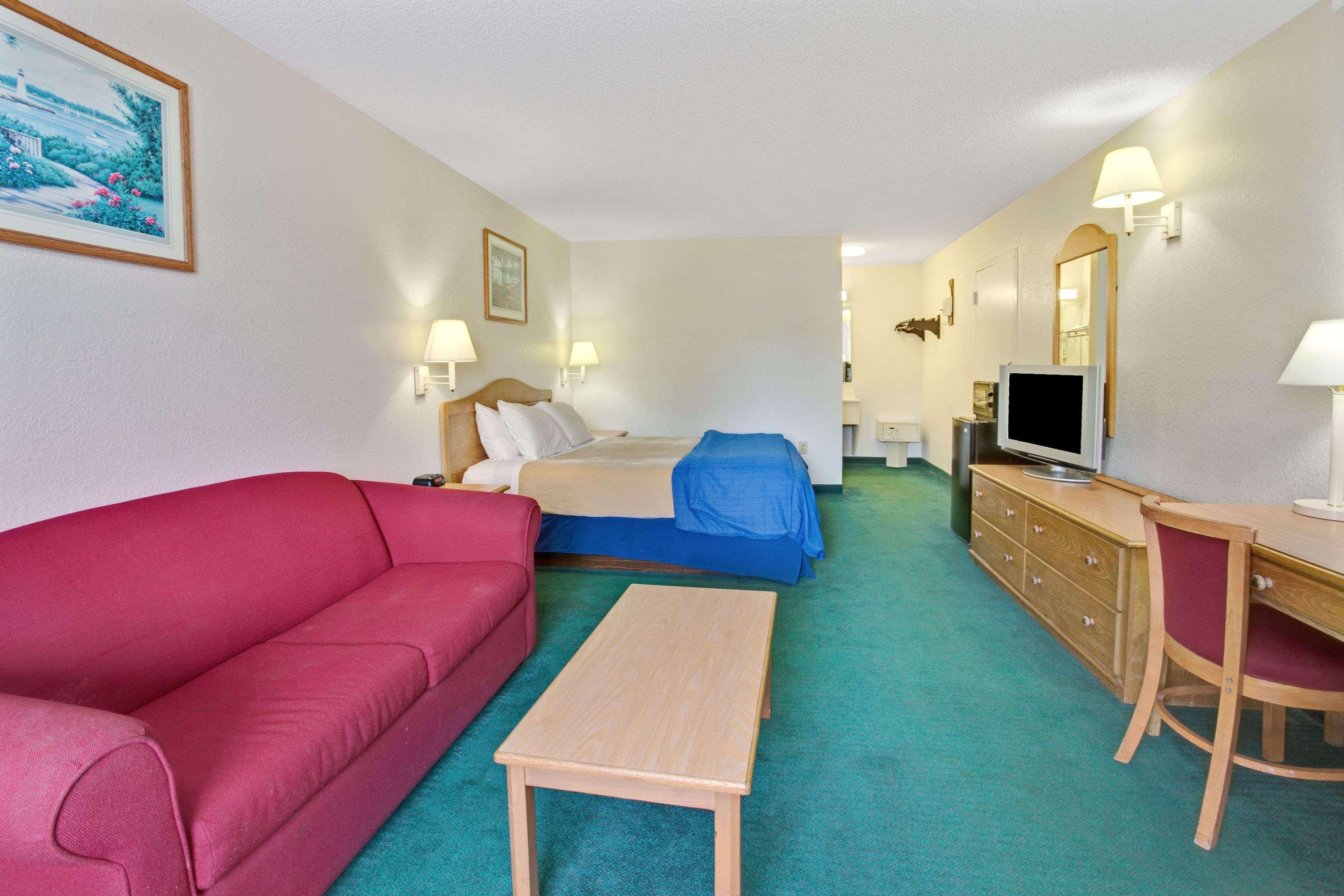 ทราเวลลอดจ์ สวีท แมกเคลนนี Hotel Macclenny ภายนอก รูปภาพ