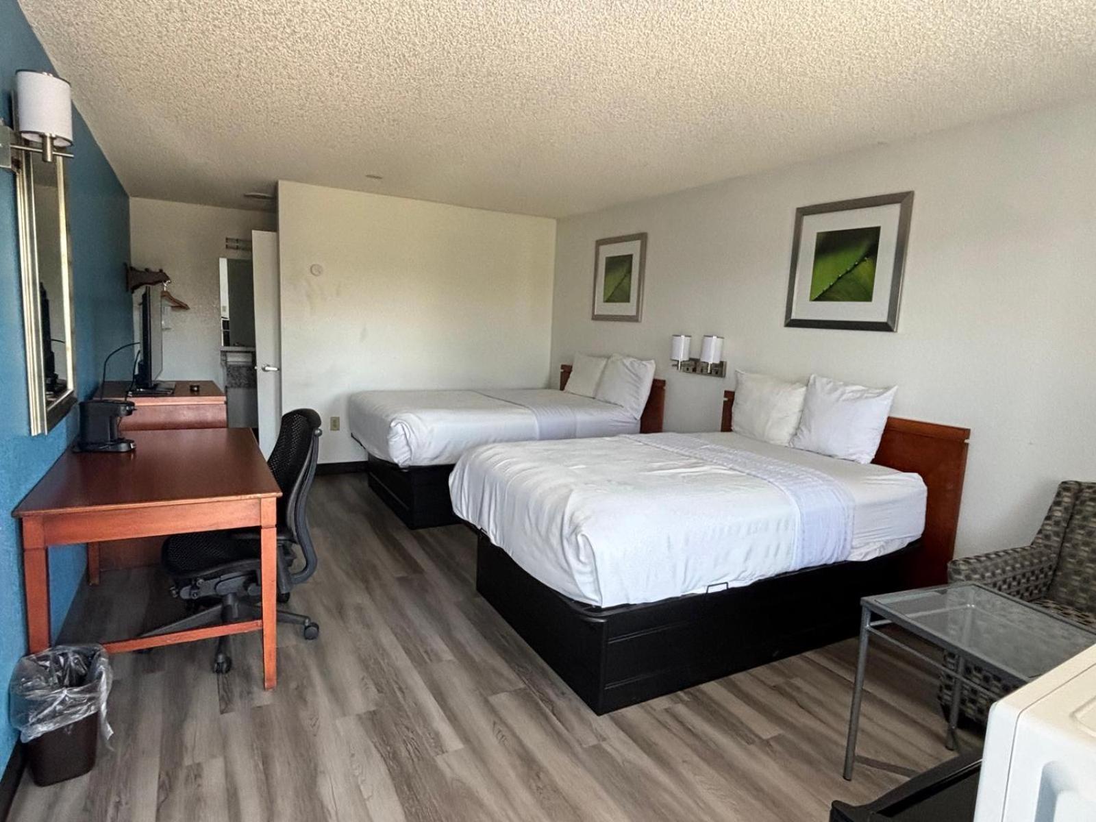 ทราเวลลอดจ์ สวีท แมกเคลนนี Hotel Macclenny ภายนอก รูปภาพ